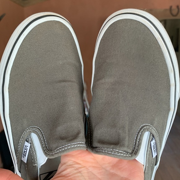 Vans Classic slip on skate shoe, EUC, grey, W’s 8.5/M’s 7 - Picture 2 of 8